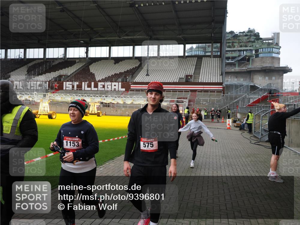 07.12.2025 - St. Pauli X-Mass-Run No. 15 Fabian Wolf http://msf.ph/oto/9396801 07.12.2025 10:41:17 Ziel 449, 545, 575, 1153, 2330, 2331, 3047, 3951, 4617 meine-sportfotos.de