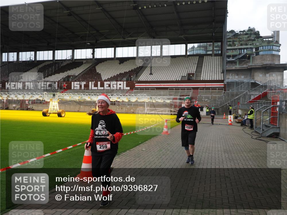 07.12.2025 - St. Pauli X-Mass-Run No. 15 Fabian Wolf http://msf.ph/oto/9396827 07.12.2025 10:41:26 Ziel 259, 575, 1275, 2330, 2331, 2507, 3047, 3392 meine-sportfotos.de