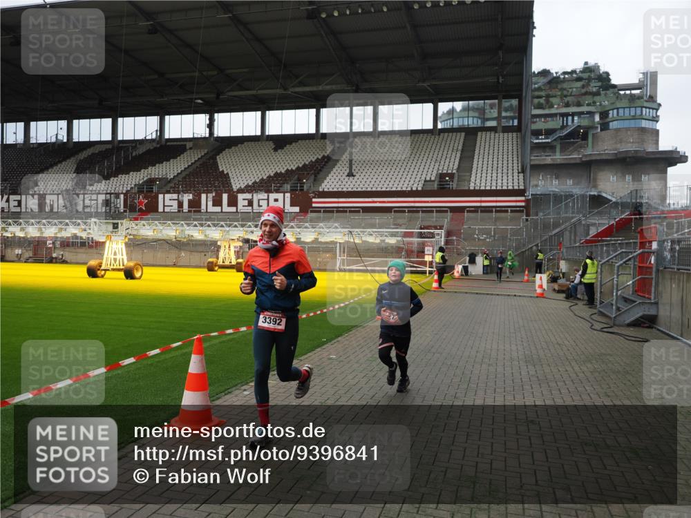 07.12.2025 - St. Pauli X-Mass-Run No. 15 Fabian Wolf http://msf.ph/oto/9396841 07.12.2025 10:41:31 Ziel 259, 1275, 2330, 2331, 2507, 3392 meine-sportfotos.de