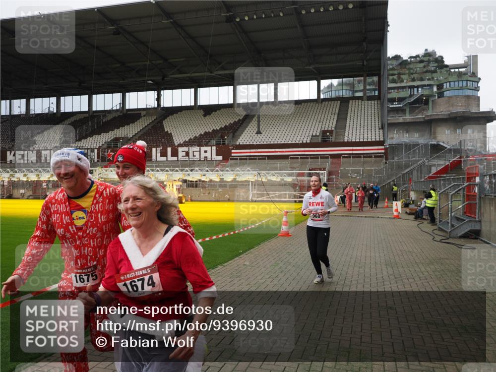 07.12.2025 - St. Pauli X-Mass-Run No. 15 Fabian Wolf http://msf.ph/oto/9396930 07.12.2025 10:42:06 Ziel 968, 1266, 1674, 1675, 1676, 2829, 2831, 4045, 4046, 4441 meine-sportfotos.de