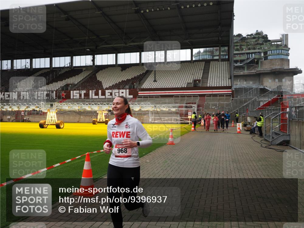 07.12.2025 - St. Pauli X-Mass-Run No. 15 Fabian Wolf http://msf.ph/oto/9396937 07.12.2025 10:42:07 Ziel 968, 1266, 1674, 1675, 1676, 2261, 2829, 2831, 3042, 4045, 4046, 4441, 4622 meine-sportfotos.de