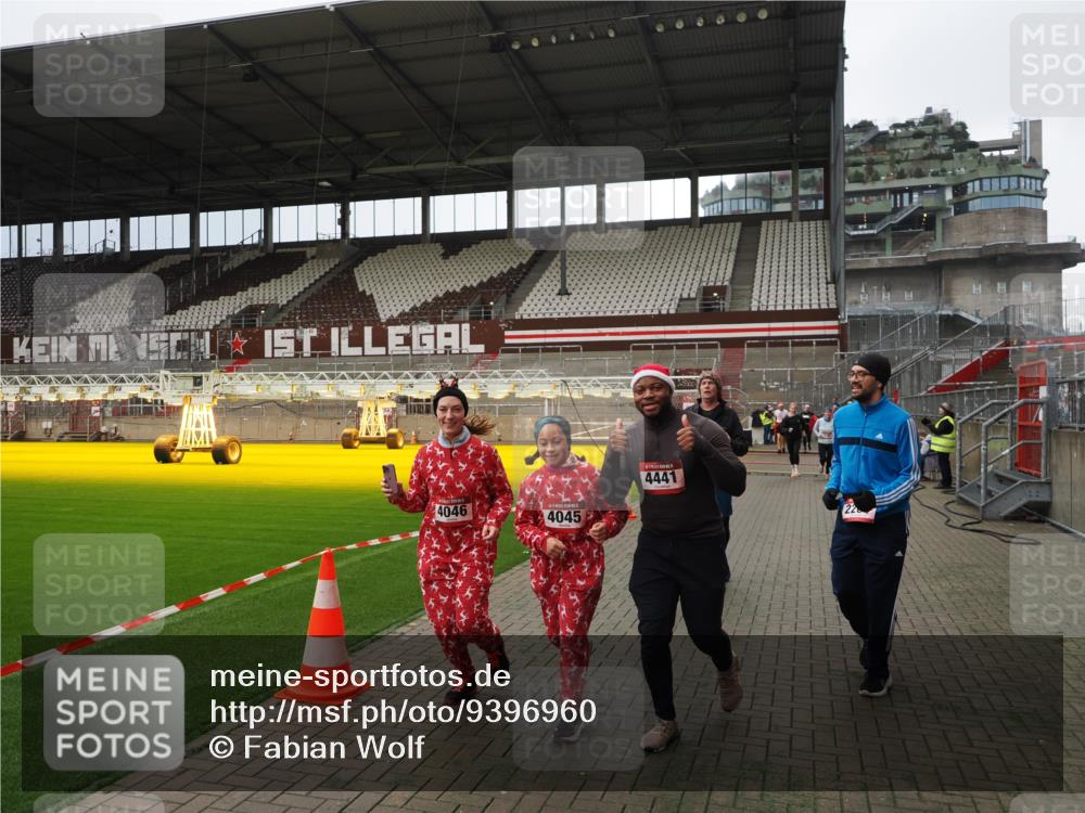 07.12.2025 - St. Pauli X-Mass-Run No. 15 Fabian Wolf http://msf.ph/oto/9396960 07.12.2025 10:42:15 Ziel 116, 968, 1438, 1674, 1676, 2261, 3042, 4045, 4046, 4441, 4622 meine-sportfotos.de