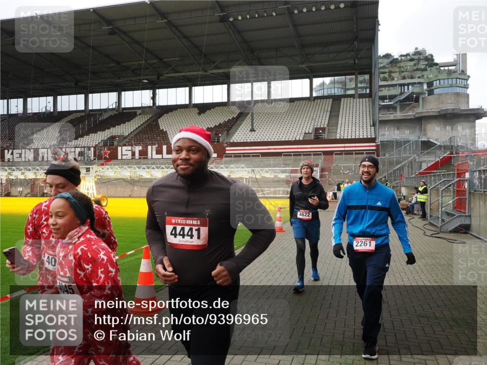 07.12.2025 - St. Pauli X-Mass-Run No. 15 Fabian Wolf http://msf.ph/oto/9396965 07.12.2025 10:42:16 Ziel 116, 968, 1438, 1674, 2261, 3042, 4045, 4046, 4441, 4622 meine-sportfotos.de