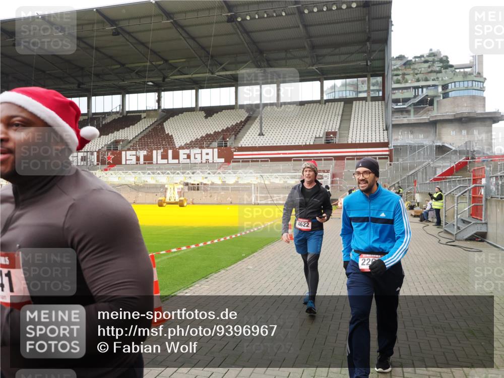 07.12.2025 - St. Pauli X-Mass-Run No. 15 Fabian Wolf http://msf.ph/oto/9396967 07.12.2025 10:42:17 Ziel 116, 968, 1438, 2261, 3042, 3399, 4045, 4046, 4441, 4622 meine-sportfotos.de