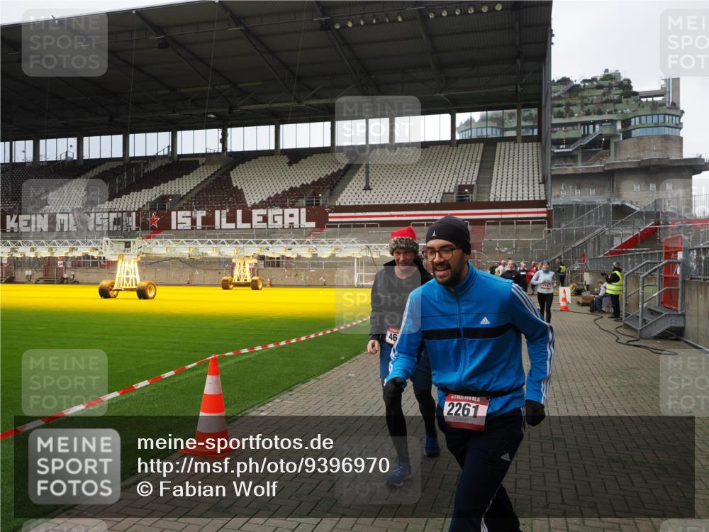 07.12.2025 - St. Pauli X-Mass-Run No. 15 Fabian Wolf http://msf.ph/oto/9396970 07.12.2025 10:42:17 Ziel 116, 968, 1438, 2261, 3042, 3399, 4045, 4046, 4441, 4622 meine-sportfotos.de