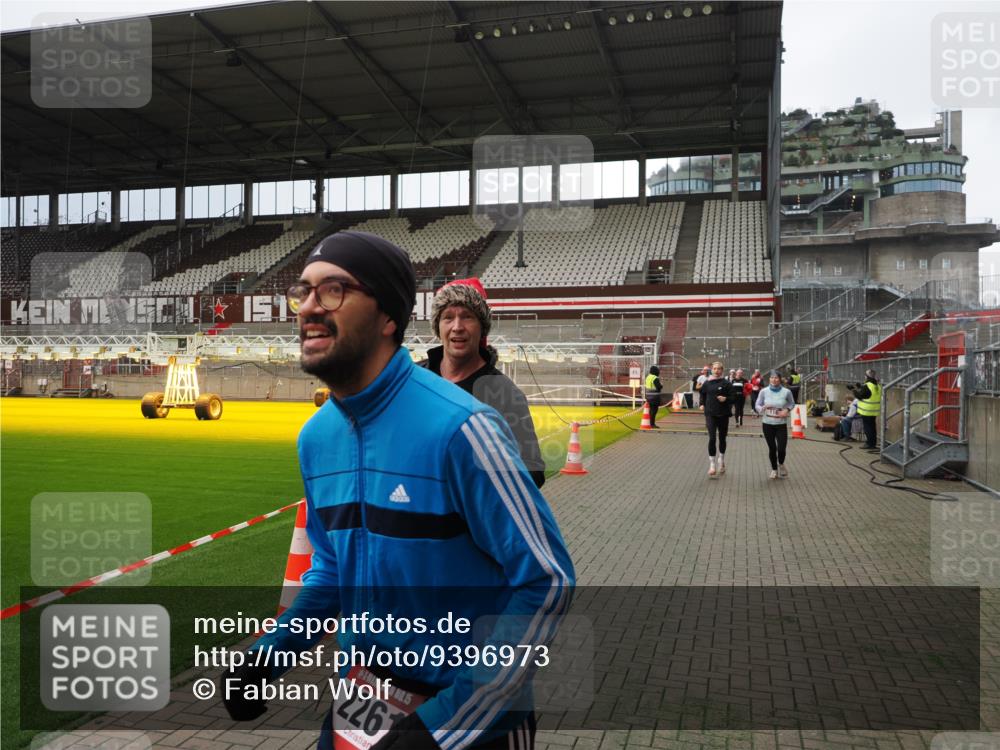 07.12.2025 - St. Pauli X-Mass-Run No. 15 Fabian Wolf http://msf.ph/oto/9396973 07.12.2025 10:42:18 Ziel 116, 968, 1438, 2261, 2931, 3042, 3399, 4045, 4046, 4441, 4622 meine-sportfotos.de