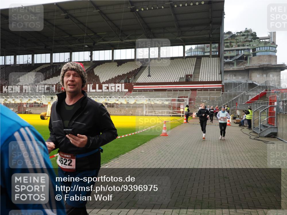 07.12.2025 - St. Pauli X-Mass-Run No. 15 Fabian Wolf http://msf.ph/oto/9396975 07.12.2025 10:42:18 Ziel 116, 968, 1438, 2261, 2931, 3042, 3399, 4045, 4046, 4441, 4622 meine-sportfotos.de