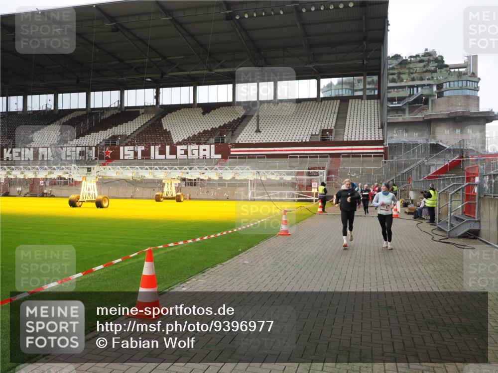 07.12.2025 - St. Pauli X-Mass-Run No. 15 Fabian Wolf http://msf.ph/oto/9396977 07.12.2025 10:42:19 Ziel 116, 1438, 2157, 2261, 2931, 3042, 3399, 4045, 4046, 4441, 4622 meine-sportfotos.de