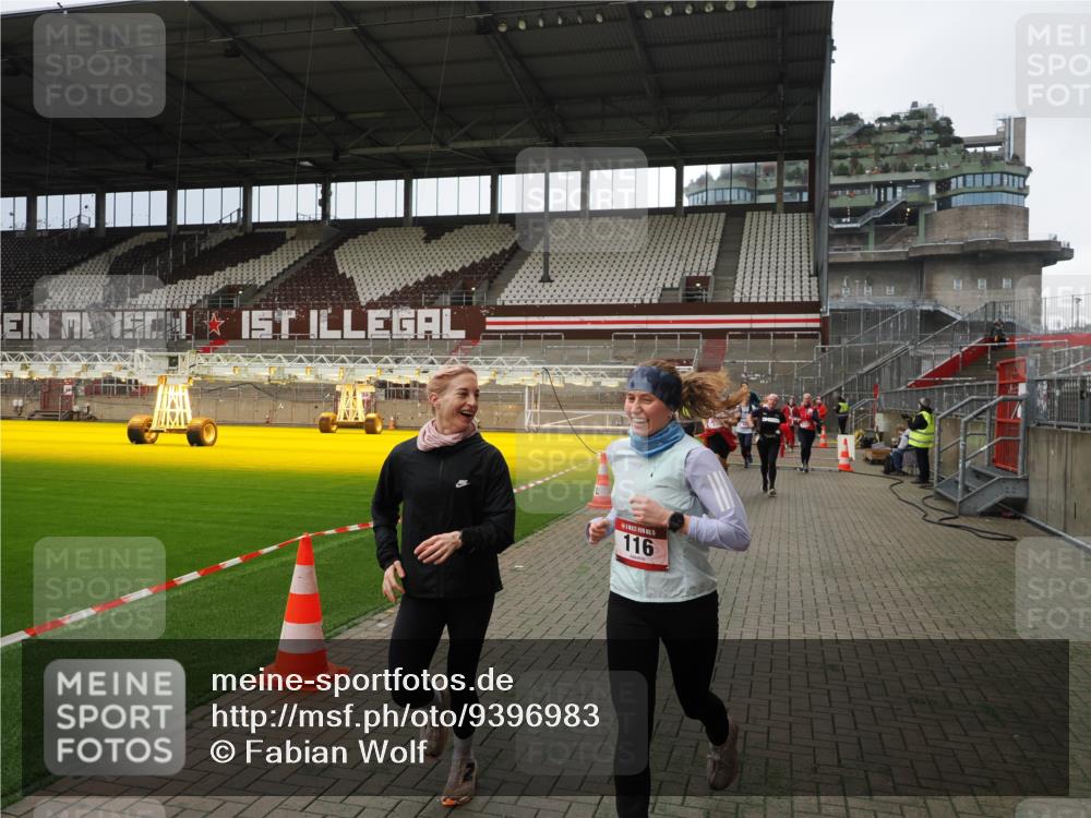 07.12.2025 - St. Pauli X-Mass-Run No. 15 Fabian Wolf http://msf.ph/oto/9396983 07.12.2025 10:42:21 Ziel 116, 563, 1272, 1438, 2013, 2157, 2261, 2931, 3042, 3399, 4045, 4046, 4441, 4622 meine-sportfotos.de