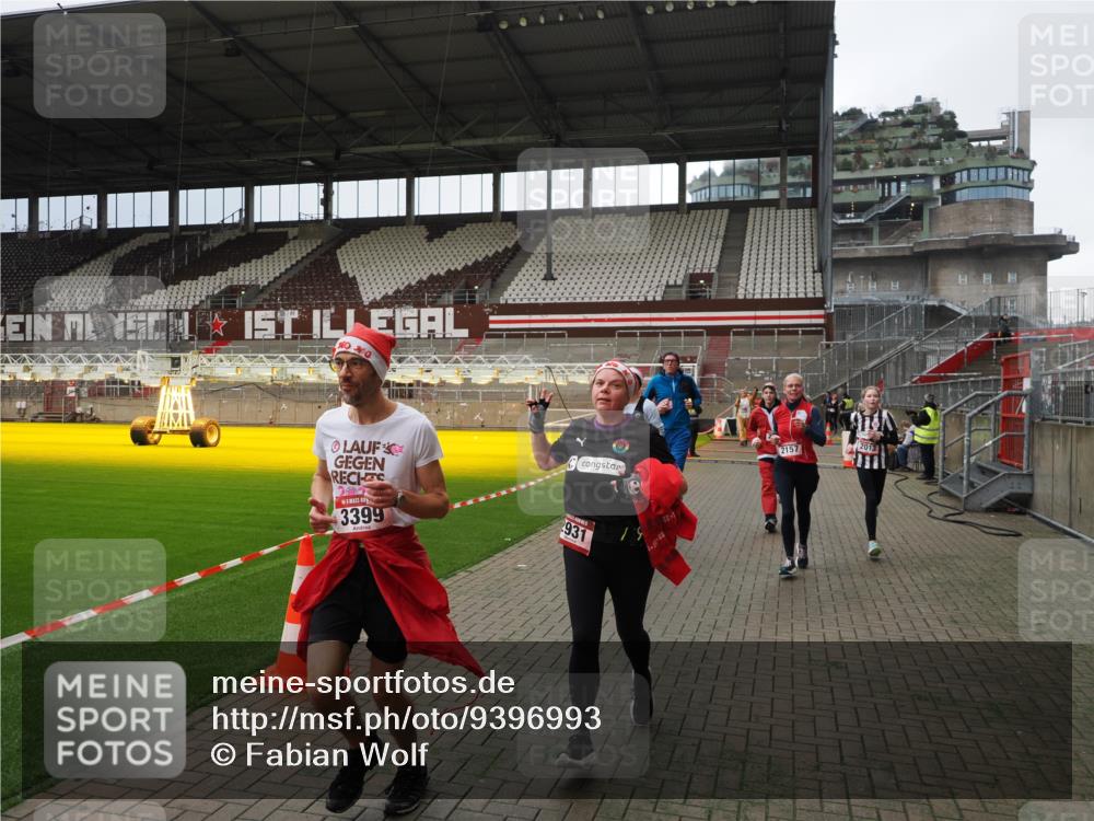 07.12.2025 - St. Pauli X-Mass-Run No. 15 Fabian Wolf http://msf.ph/oto/9396993 07.12.2025 10:42:25 Ziel 116, 563, 1272, 1438, 2013, 2157, 2261, 2722, 2931, 3042, 3399, 4045, 4046, 4441, 4622 meine-sportfotos.de