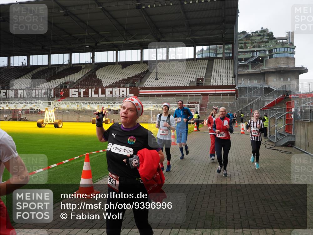 07.12.2025 - St. Pauli X-Mass-Run No. 15 Fabian Wolf http://msf.ph/oto/9396996 07.12.2025 10:42:26 Ziel 116, 563, 1272, 1358, 1438, 2012, 2013, 2157, 2261, 2722, 2931, 3042, 3399, 4441, 4622 meine-sportfotos.de