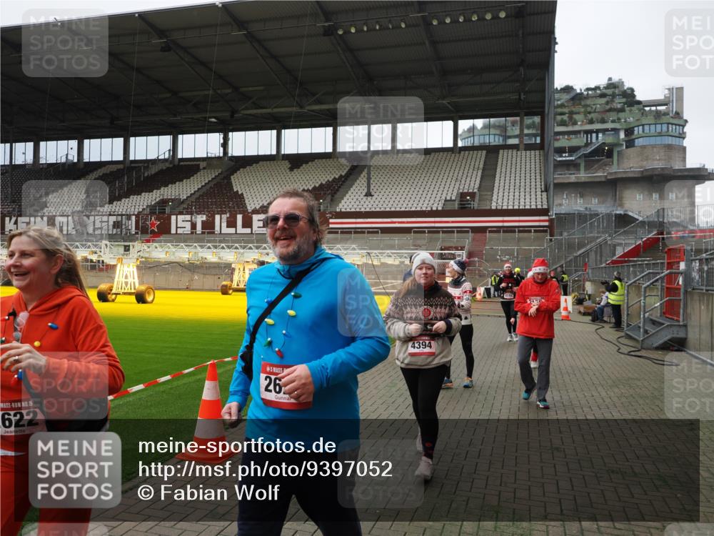 07.12.2025 - St. Pauli X-Mass-Run No. 15 Fabian Wolf http://msf.ph/oto/9397052 07.12.2025 10:42:40 Ziel 519, 563, 598, 625, 1272, 1358, 1434, 2012, 2013, 2061, 2155, 2621, 2622, 2722, 4394, 4594 meine-sportfotos.de