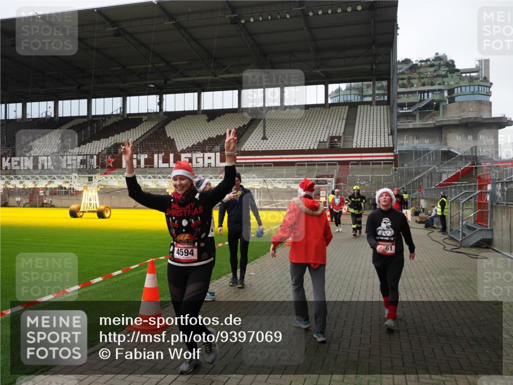 07.12.2025 - St. Pauli X-Mass-Run No. 15 Fabian Wolf http://msf.ph/oto/9397069 07.12.2025 10:42:44 Ziel 519, 598, 604, 625, 1358, 1434, 1758, 2012, 2061, 2155, 2621, 2622, 4394, 4594, 4857 meine-sportfotos.de