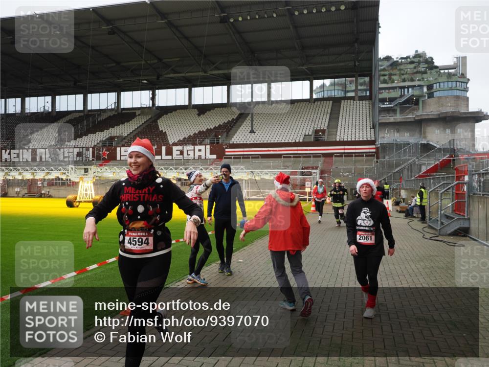07.12.2025 - St. Pauli X-Mass-Run No. 15 Fabian Wolf http://msf.ph/oto/9397070 07.12.2025 10:42:44 Ziel 519, 598, 604, 625, 1358, 1434, 1758, 2012, 2061, 2155, 2621, 2622, 4394, 4594, 4857 meine-sportfotos.de