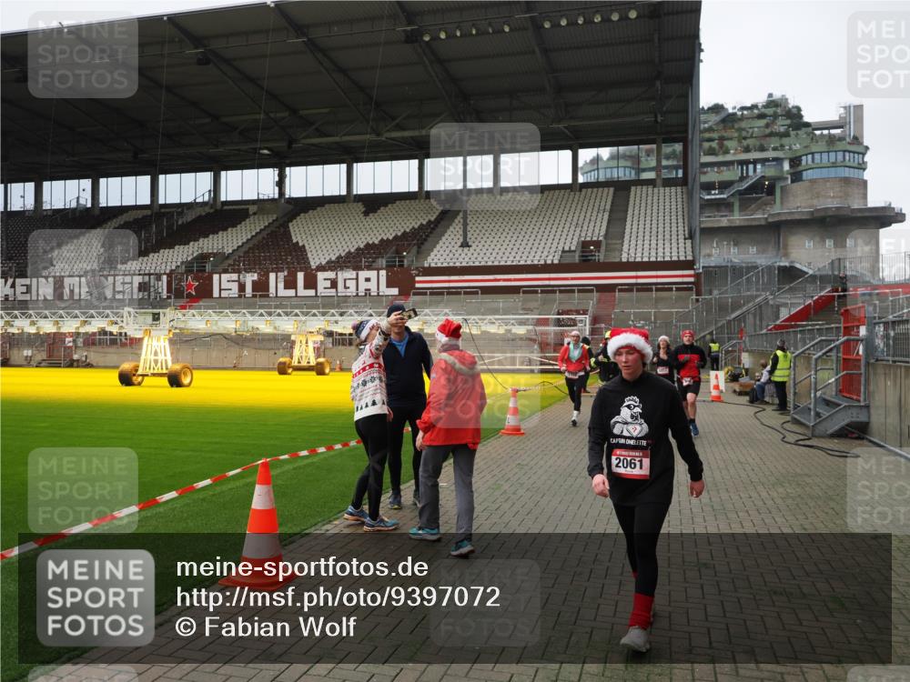 07.12.2025 - St. Pauli X-Mass-Run No. 15 Fabian Wolf http://msf.ph/oto/9397072 07.12.2025 10:42:45 Ziel 519, 598, 604, 625, 1358, 1434, 1758, 2012, 2061, 2155, 2621, 2622, 4394, 4594, 4857 meine-sportfotos.de