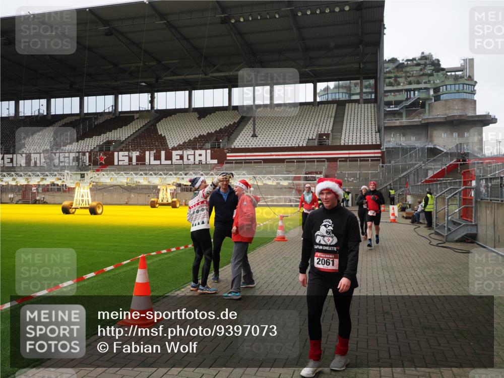 07.12.2025 - St. Pauli X-Mass-Run No. 15 Fabian Wolf http://msf.ph/oto/9397073 07.12.2025 10:42:45 Ziel 519, 598, 604, 625, 1358, 1434, 1758, 2012, 2061, 2155, 2621, 2622, 4394, 4594, 4857 meine-sportfotos.de
