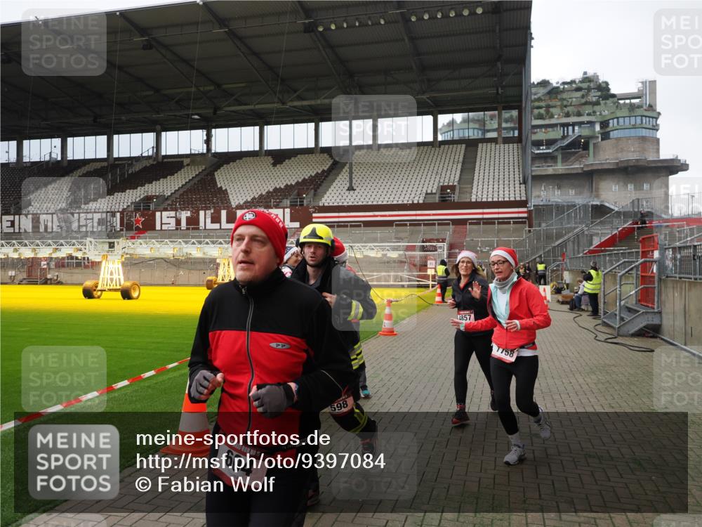 07.12.2025 - St. Pauli X-Mass-Run No. 15 Fabian Wolf http://msf.ph/oto/9397084 07.12.2025 10:42:48 Ziel 519, 598, 604, 625, 1758, 2061, 2155, 2621, 2622, 4394, 4594, 4857 meine-sportfotos.de