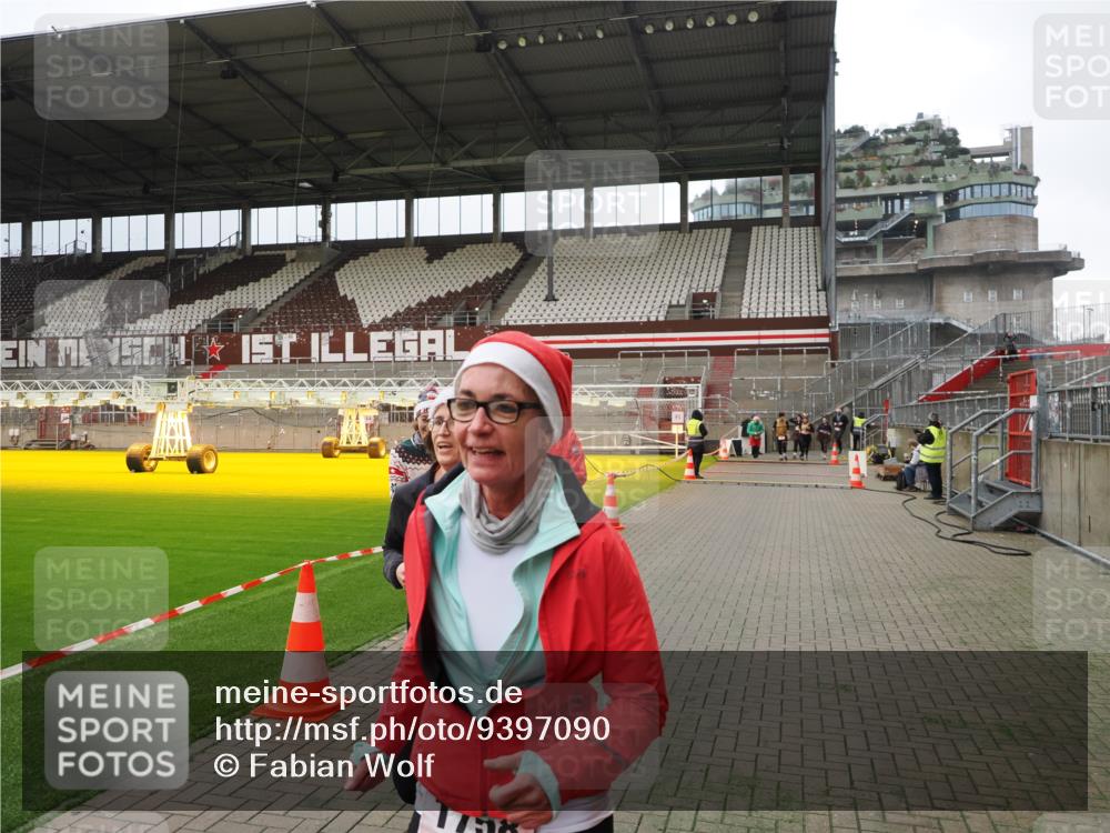 07.12.2025 - St. Pauli X-Mass-Run No. 15 Fabian Wolf http://msf.ph/oto/9397090 07.12.2025 10:42:50 Ziel 519, 598, 604, 625, 1758, 2061, 2155, 4394, 4594, 4857 meine-sportfotos.de