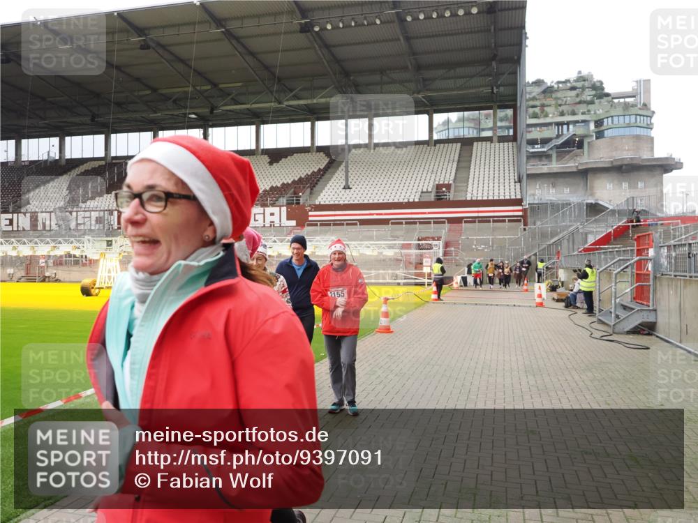 07.12.2025 - St. Pauli X-Mass-Run No. 15 Fabian Wolf http://msf.ph/oto/9397091 07.12.2025 10:42:50 Ziel 519, 598, 604, 625, 1758, 2061, 2155, 4394, 4594, 4857 meine-sportfotos.de