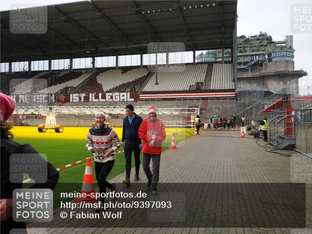 07.12.2025 - St. Pauli X-Mass-Run No. 15 Fabian Wolf http://msf.ph/oto/9397093 07.12.2025 10:42:50 Ziel 519, 598, 604, 625, 1758, 2061, 2155, 4394, 4594, 4857 meine-sportfotos.de