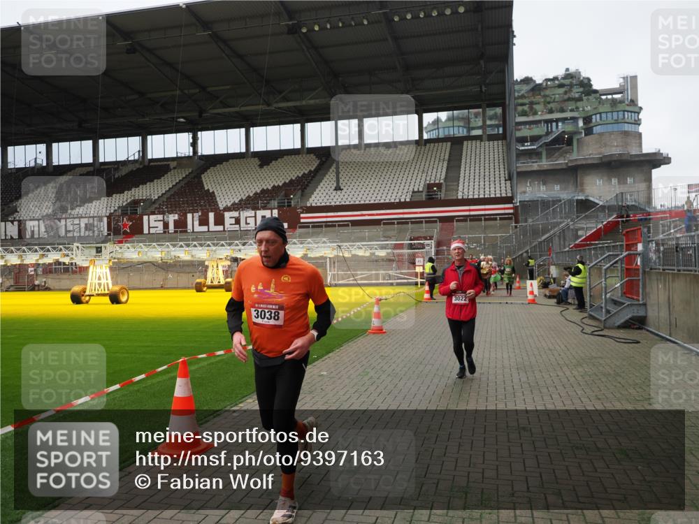 07.12.2025 - St. Pauli X-Mass-Run No. 15 Fabian Wolf http://msf.ph/oto/9397163 07.12.2025 10:43:25 Ziel 559, 1053, 1616, 1814, 1936, 2459, 2724, 2726, 2761, 2762, 3022, 3038, 3226, 3237 meine-sportfotos.de