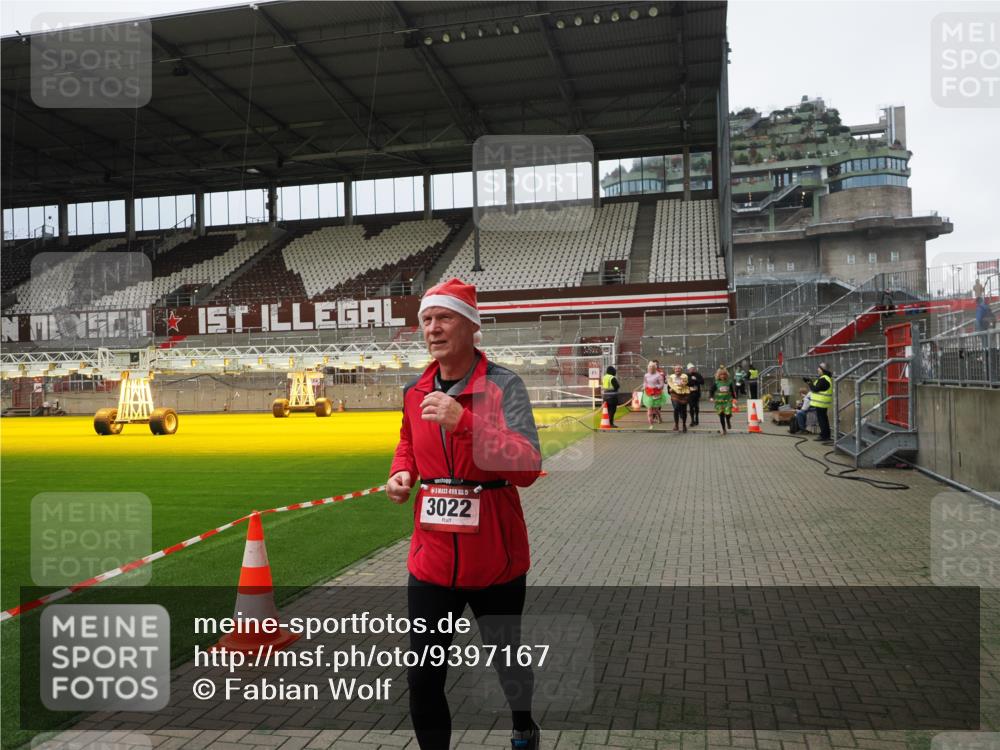 07.12.2025 - St. Pauli X-Mass-Run No. 15 Fabian Wolf http://msf.ph/oto/9397167 07.12.2025 10:43:26 Ziel 559, 1053, 1616, 2459, 2724, 2726, 2761, 2762, 3022, 3038, 3226, 3237, 4104 meine-sportfotos.de