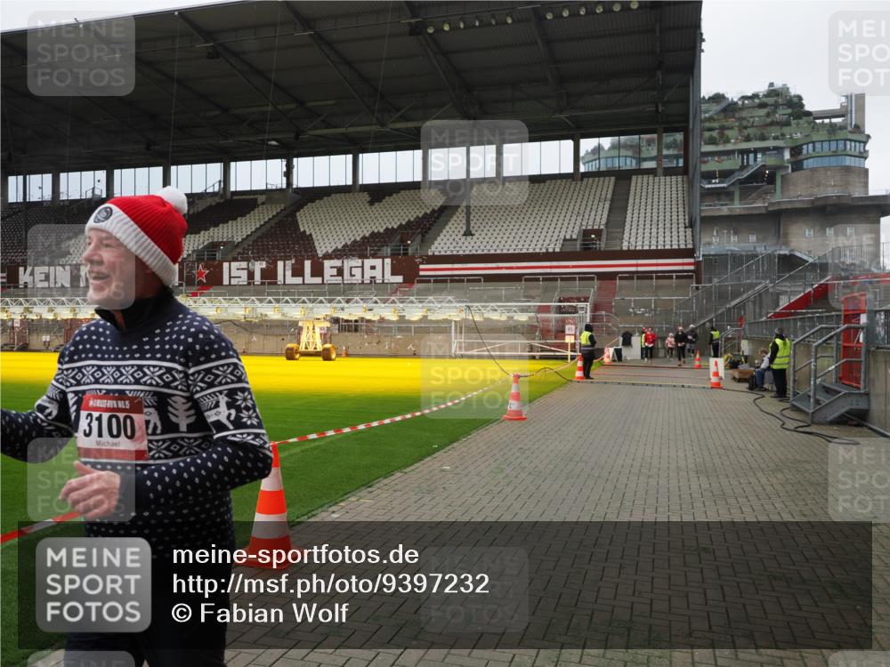07.12.2025 - St. Pauli X-Mass-Run No. 15 Fabian Wolf http://msf.ph/oto/9397232 07.12.2025 10:43:47 Ziel 74, 84, 706, 1913, 2487, 2647, 2767, 3100, 4095, 4096 meine-sportfotos.de