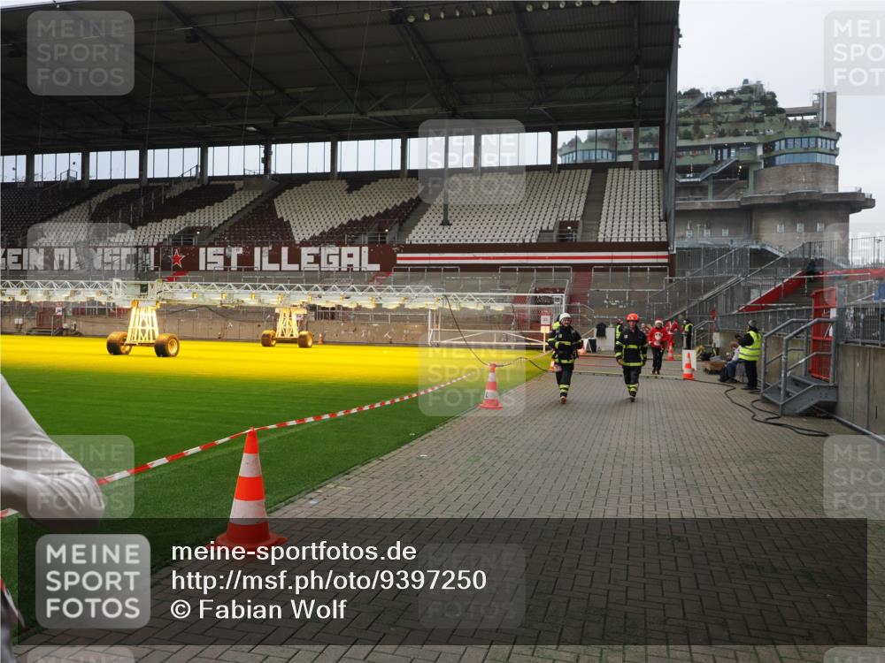 07.12.2025 - St. Pauli X-Mass-Run No. 15 Fabian Wolf http://msf.ph/oto/9397250 07.12.2025 10:44:01 Ziel 32, 179, 1651, 2499, 2950, 2955, 4254, 4255 meine-sportfotos.de