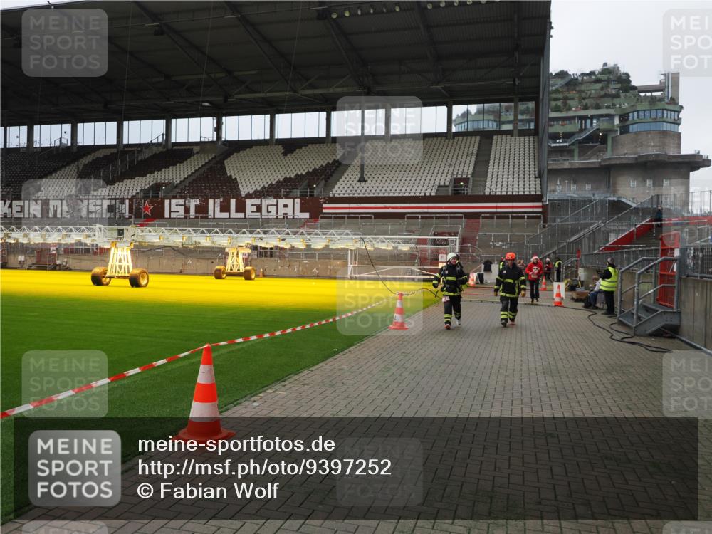 07.12.2025 - St. Pauli X-Mass-Run No. 15 Fabian Wolf http://msf.ph/oto/9397252 07.12.2025 10:44:02 Ziel 32, 179, 1651, 2499, 2950, 2955, 4254, 4255 meine-sportfotos.de