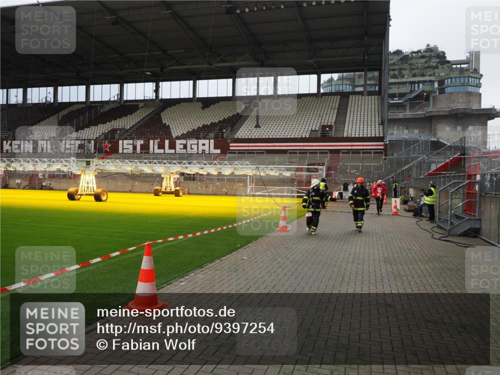 07.12.2025 - St. Pauli X-Mass-Run No. 15 Fabian Wolf http://msf.ph/oto/9397254 07.12.2025 10:44:02 Ziel 32, 179, 1651, 2499, 2950, 2955, 4254, 4255 meine-sportfotos.de