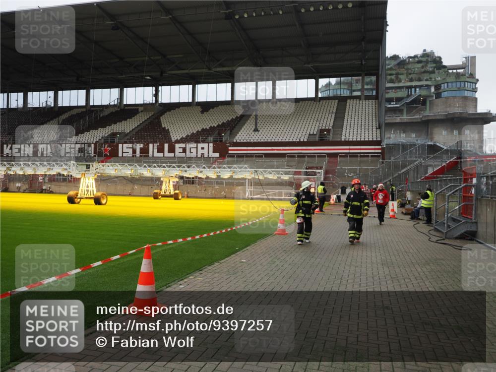 07.12.2025 - St. Pauli X-Mass-Run No. 15 Fabian Wolf http://msf.ph/oto/9397257 07.12.2025 10:44:03 Ziel 32, 179, 1651, 2499, 2950, 2955, 3012, 4254, 4255 meine-sportfotos.de