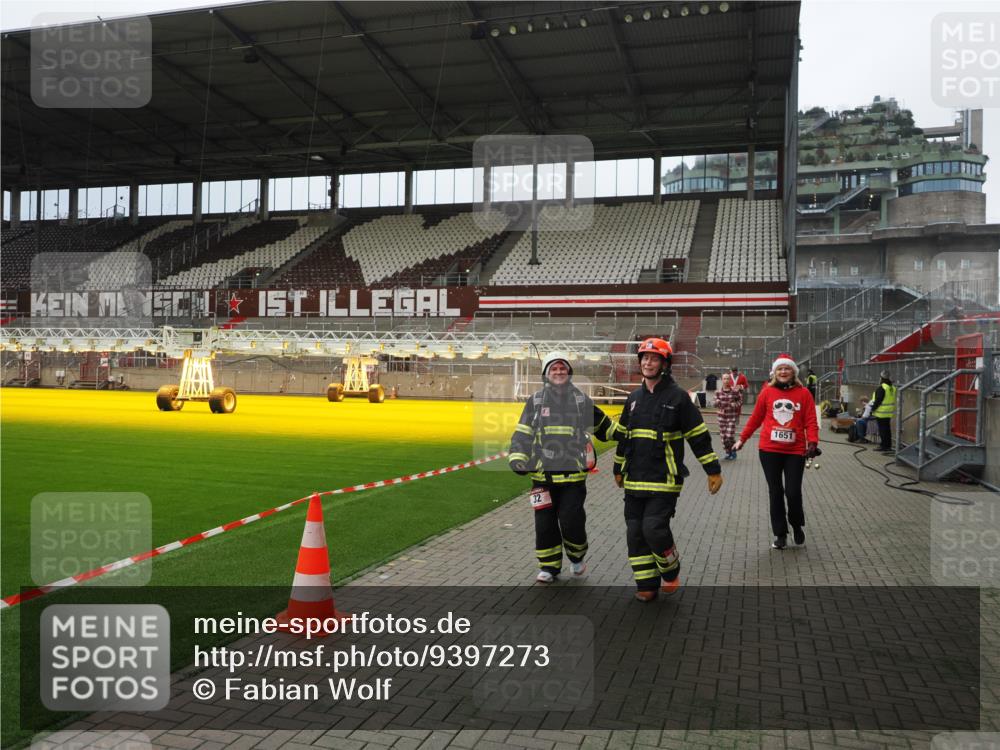 07.12.2025 - St. Pauli X-Mass-Run No. 15 Fabian Wolf http://msf.ph/oto/9397273 07.12.2025 10:44:08 Ziel 32, 179, 1651, 1947, 1948, 2499, 2950, 2955, 3012, 4254, 4255 meine-sportfotos.de