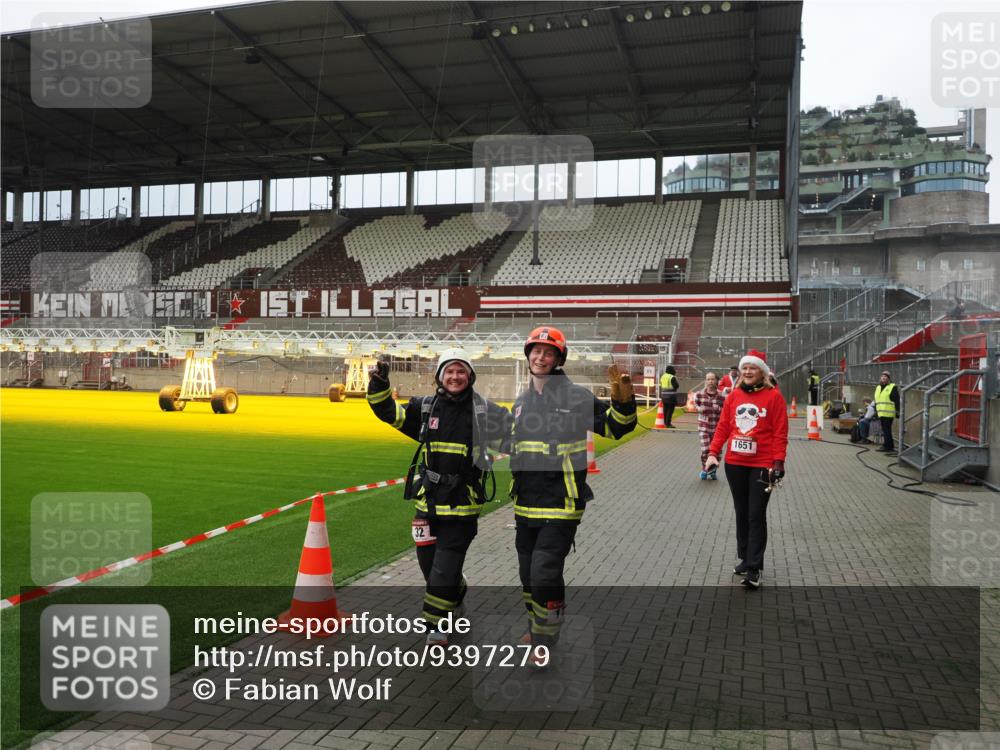 07.12.2025 - St. Pauli X-Mass-Run No. 15 Fabian Wolf http://msf.ph/oto/9397279 07.12.2025 10:44:09 Ziel 32, 179, 1651, 1947, 1948, 2499, 2950, 2955, 3012, 4254, 4255 meine-sportfotos.de
