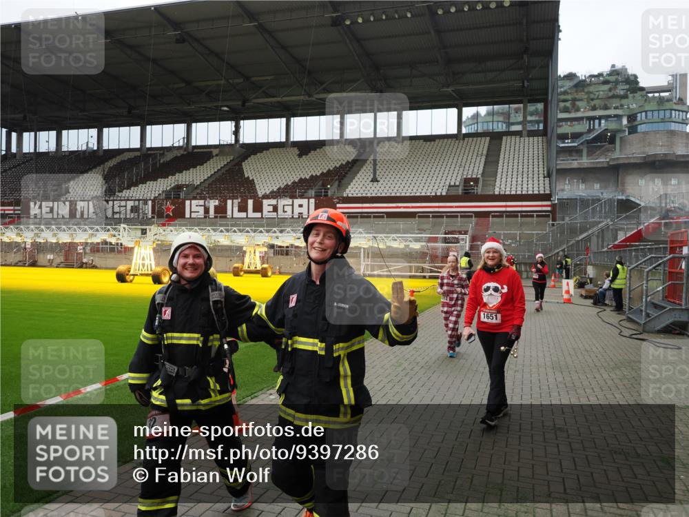 07.12.2025 - St. Pauli X-Mass-Run No. 15 Fabian Wolf http://msf.ph/oto/9397286 07.12.2025 10:44:10 Ziel 32, 179, 1651, 1947, 1948, 2499, 2950, 2955, 3012, 4254, 4255 meine-sportfotos.de