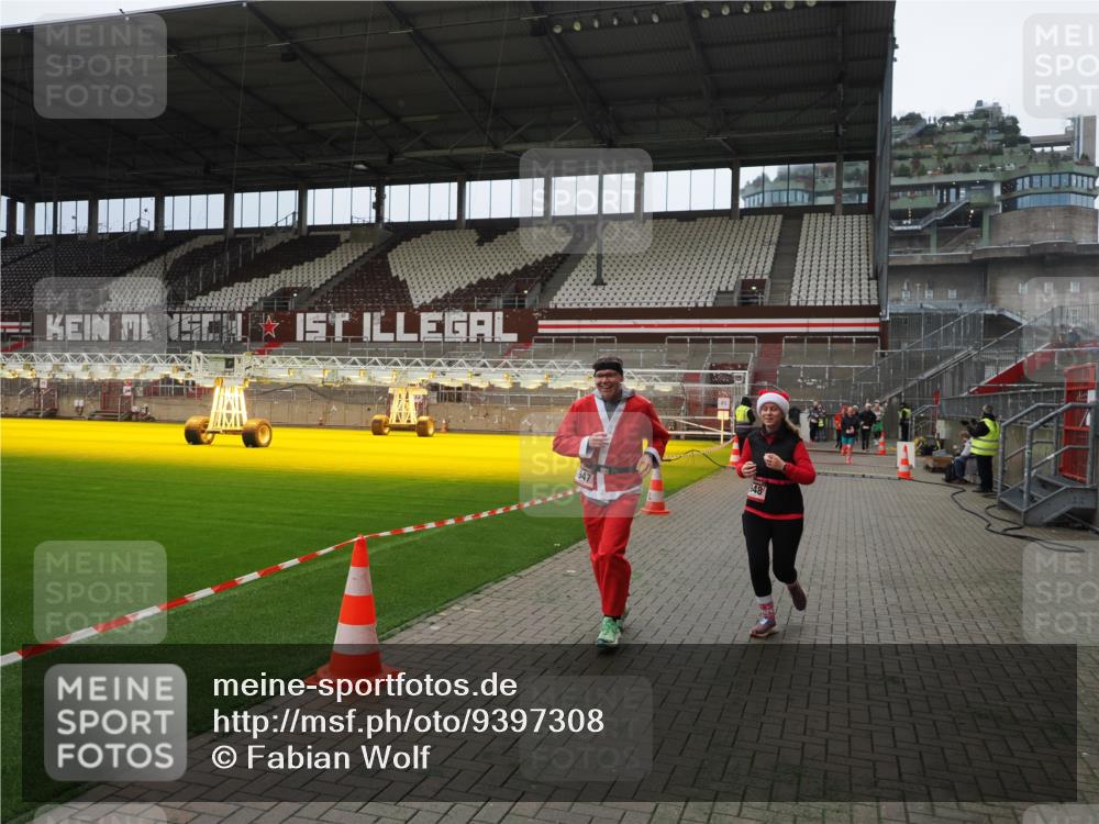 07.12.2025 - St. Pauli X-Mass-Run No. 15 Fabian Wolf http://msf.ph/oto/9397308 07.12.2025 10:44:15 Ziel 32, 179, 1089, 1651, 1947, 1948, 3012 meine-sportfotos.de