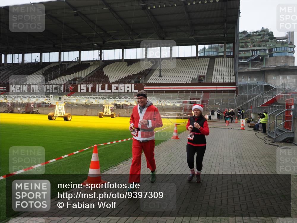 07.12.2025 - St. Pauli X-Mass-Run No. 15 Fabian Wolf http://msf.ph/oto/9397309 07.12.2025 10:44:15 Ziel 32, 179, 1089, 1651, 1947, 1948, 3012 meine-sportfotos.de