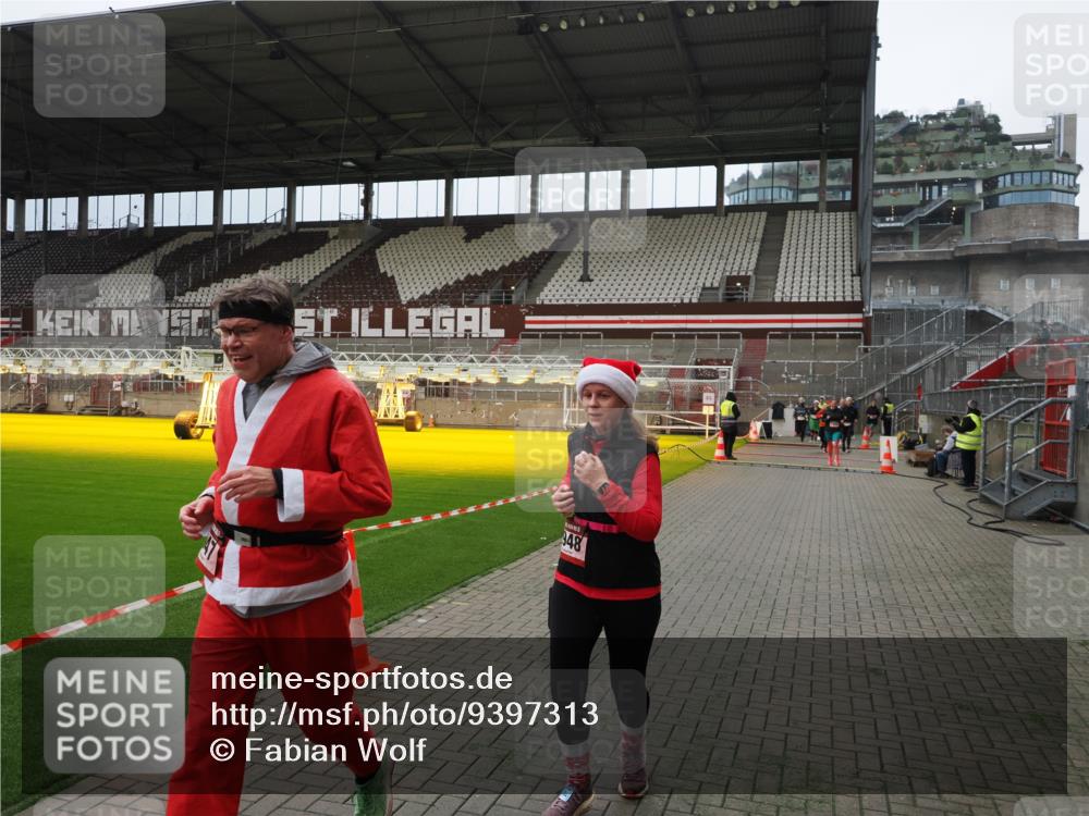 07.12.2025 - St. Pauli X-Mass-Run No. 15 Fabian Wolf http://msf.ph/oto/9397313 07.12.2025 10:44:16 Ziel 32, 179, 1089, 1651, 1947, 1948, 3012 meine-sportfotos.de