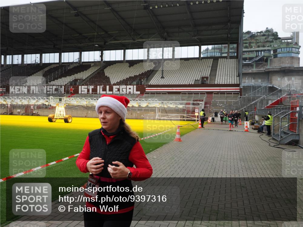 07.12.2025 - St. Pauli X-Mass-Run No. 15 Fabian Wolf http://msf.ph/oto/9397316 07.12.2025 10:44:17 Ziel 179, 1089, 1651, 1947, 1948, 2357, 2359, 3012 meine-sportfotos.de