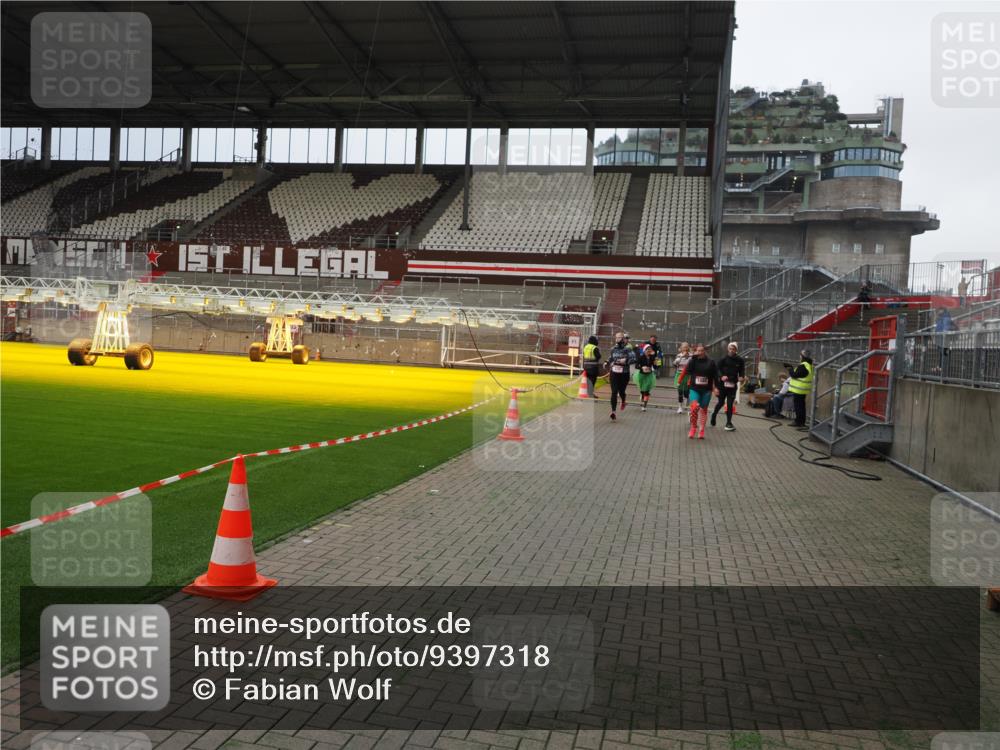 07.12.2025 - St. Pauli X-Mass-Run No. 15 Fabian Wolf http://msf.ph/oto/9397318 07.12.2025 10:44:21 Ziel 220, 571, 1051, 1059, 1060, 1089, 1421, 1947, 1948, 2357, 2359, 3012 meine-sportfotos.de