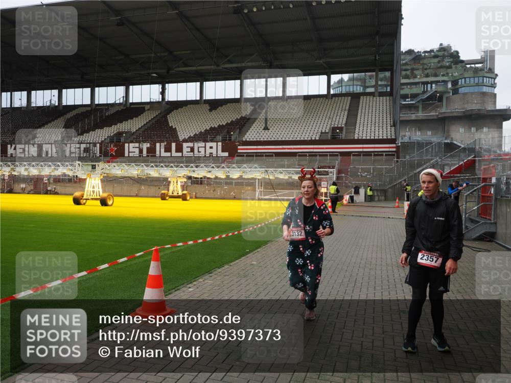 07.12.2025 - St. Pauli X-Mass-Run No. 15 Fabian Wolf http://msf.ph/oto/9397373 07.12.2025 10:44:39 Ziel 571, 1051, 1059, 1060, 1421, 2321, 2325, 3132 meine-sportfotos.de