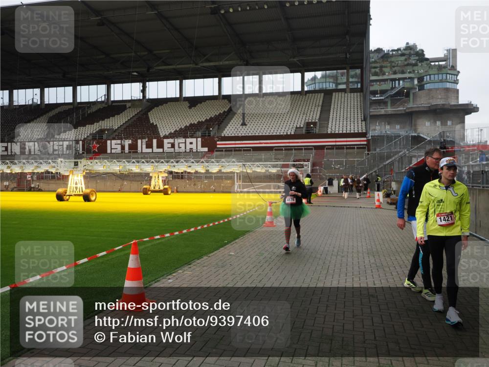 07.12.2025 - St. Pauli X-Mass-Run No. 15 Fabian Wolf http://msf.ph/oto/9397406 07.12.2025 10:44:56 Ziel 86, 2058, 4876 meine-sportfotos.de