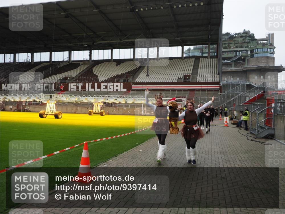 07.12.2025 - St. Pauli X-Mass-Run No. 15 Fabian Wolf http://msf.ph/oto/9397414 07.12.2025 10:45:05 Ziel 86, 791, 793, 1415, 1419, 1546, 2158, 2524, 2525, 4876 meine-sportfotos.de