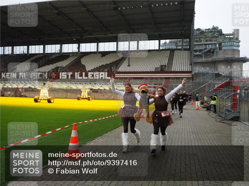 07.12.2025 - St. Pauli X-Mass-Run No. 15 Fabian Wolf http://msf.ph/oto/9397416 07.12.2025 10:45:05 Ziel 86, 791, 793, 1415, 1419, 1546, 2158, 2524, 2525, 4876 meine-sportfotos.de