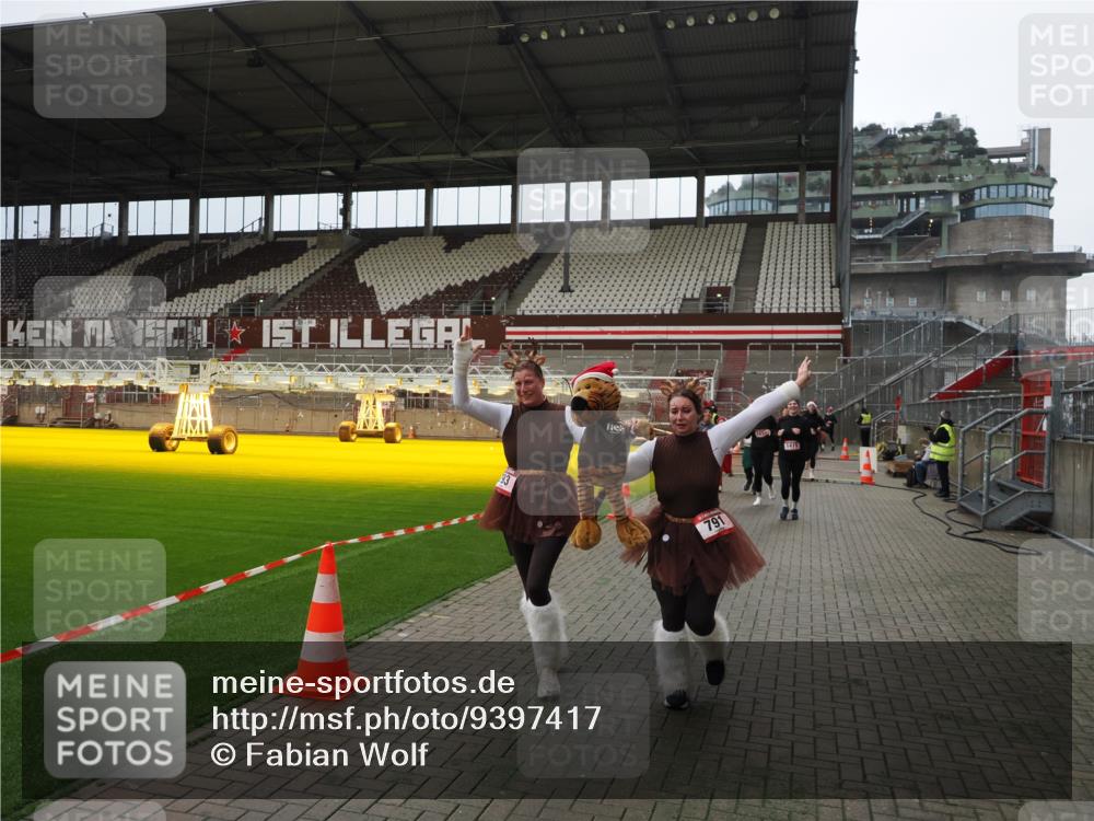 07.12.2025 - St. Pauli X-Mass-Run No. 15 Fabian Wolf http://msf.ph/oto/9397417 07.12.2025 10:45:05 Ziel 86, 791, 793, 1415, 1419, 1546, 2158, 2524, 2525, 4876 meine-sportfotos.de