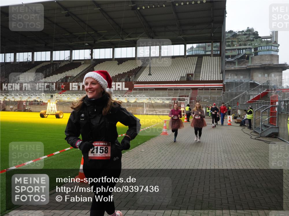 07.12.2025 - St. Pauli X-Mass-Run No. 15 Fabian Wolf http://msf.ph/oto/9397436 07.12.2025 10:45:12 Ziel 631, 636, 791, 793, 1245, 1415, 1419, 1546, 2086, 2158, 2524, 2525, 3350 meine-sportfotos.de