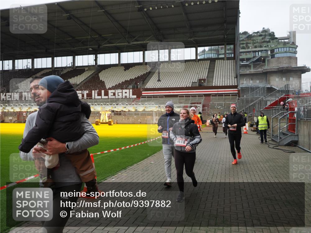 07.12.2025 - St. Pauli X-Mass-Run No. 15 Fabian Wolf http://msf.ph/oto/9397882 07.12.2025 10:47:42 Ziel 78, 1182, 1555, 2490, 2566, 2690, 3101, 3102, 3104, 3105, 4072, 4615, 4618, 4853, 4868, 4869 meine-sportfotos.de