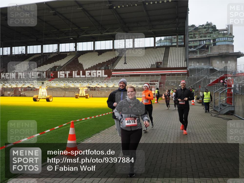 07.12.2025 - St. Pauli X-Mass-Run No. 15 Fabian Wolf http://msf.ph/oto/9397884 07.12.2025 10:47:43 Ziel 78, 1555, 2490, 2566, 2690, 3101, 3102, 3104, 3105, 4072, 4615, 4618, 4863, 4869 meine-sportfotos.de