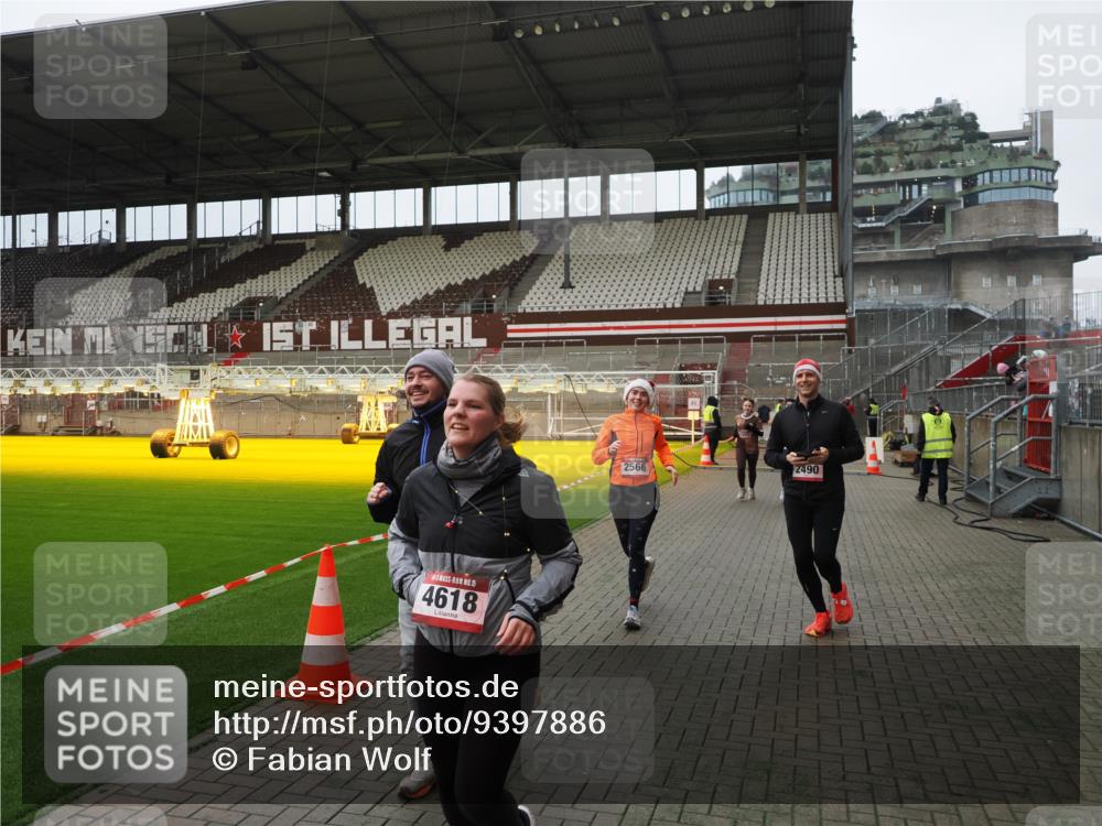 07.12.2025 - St. Pauli X-Mass-Run No. 15 Fabian Wolf http://msf.ph/oto/9397886 07.12.2025 10:47:43 Ziel 78, 1555, 2490, 2566, 2690, 3101, 3102, 3104, 3105, 4072, 4615, 4618, 4863, 4869 meine-sportfotos.de