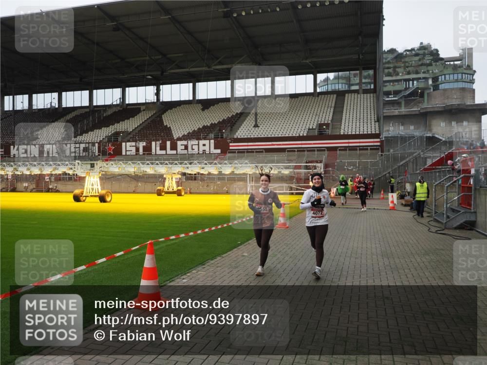 07.12.2025 - St. Pauli X-Mass-Run No. 15 Fabian Wolf http://msf.ph/oto/9397897 07.12.2025 10:47:46 Ziel 78, 282, 1555, 2490, 2566, 2690, 4072, 4615, 4618, 4863 meine-sportfotos.de