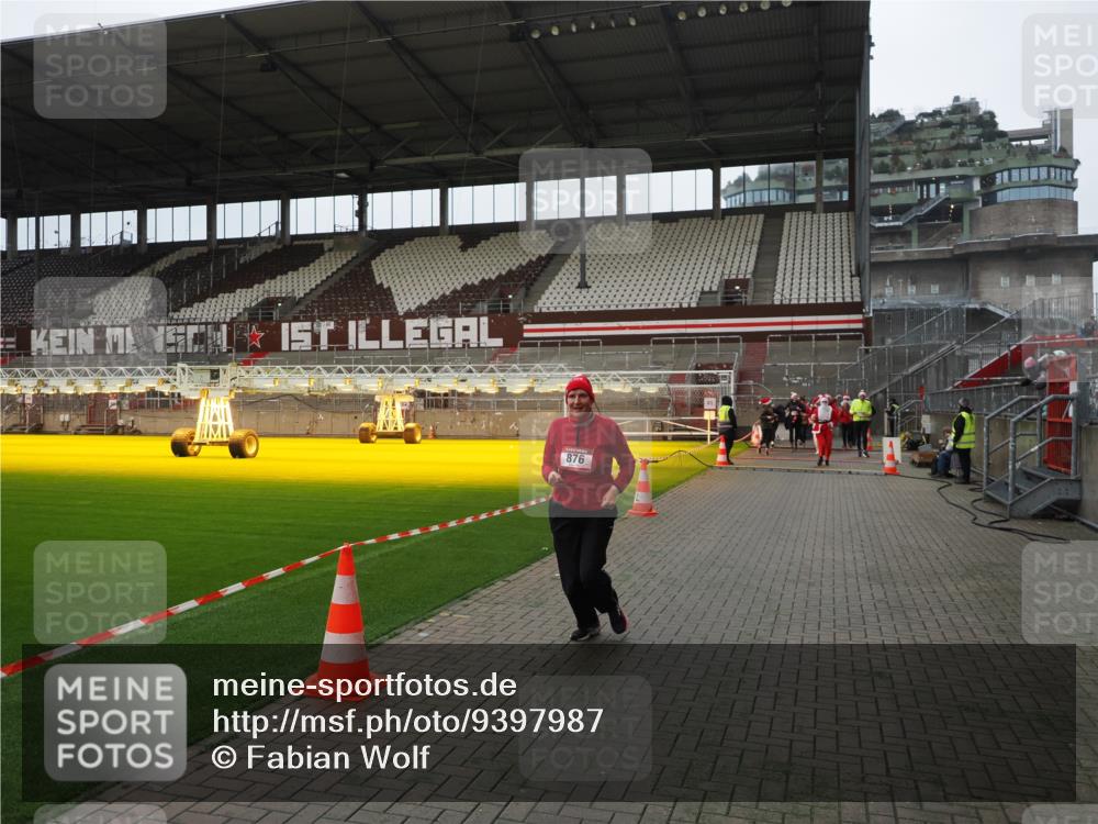07.12.2025 - St. Pauli X-Mass-Run No. 15 Fabian Wolf http://msf.ph/oto/9397987 07.12.2025 10:48:17 Ziel 876, 1195, 1265, 2028, 2146, 2147, 2339, 2501, 2803, 3018, 3598, 4229 meine-sportfotos.de